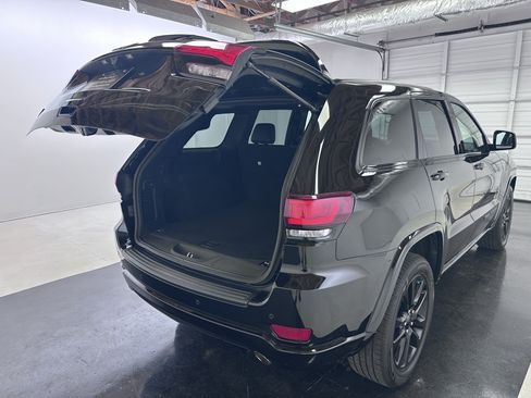 Used 2020 Jeep Grand Cherokee Altitude AWD/4WD image 34