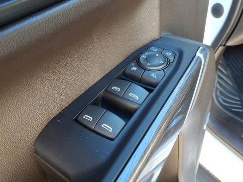 Used 2022 Chevrolet Silverado 1500 LTZ w/ LTZ Premium Package image 17