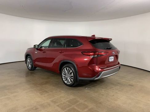 Used 2021 Toyota Highlander Platinum image 16