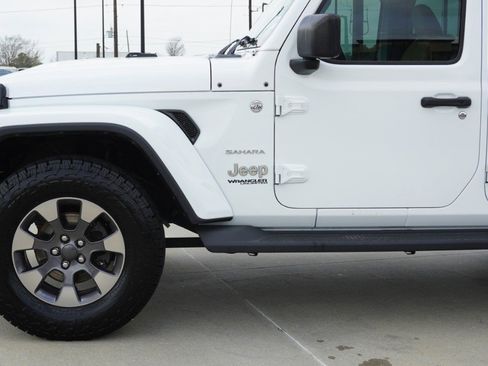 Used 2019 Jeep Wrangler Unlimited Sahara image 10