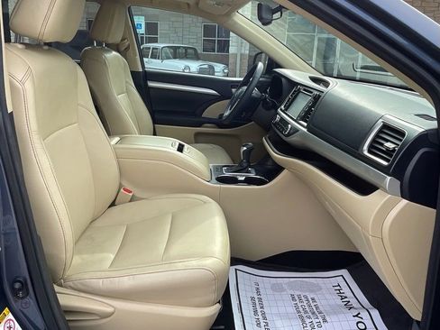 Used 2016 Toyota Highlander XLE FWD image 28