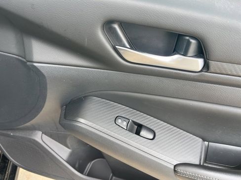 Used 2024 Nissan Altima 2.5 SV image 19