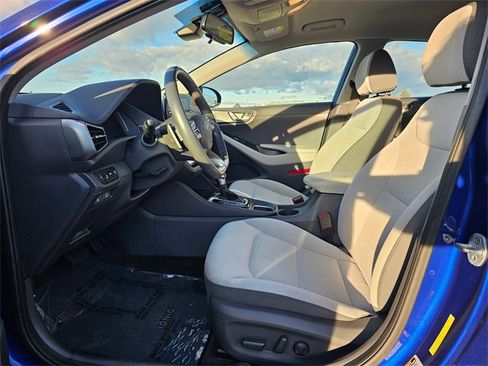 Used 2022 Hyundai Ioniq SE image 11