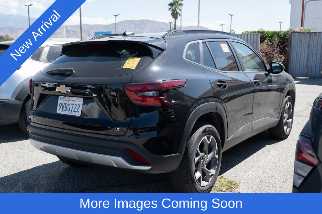 Used 2026 Chevrolet Trax LT FWD image 3