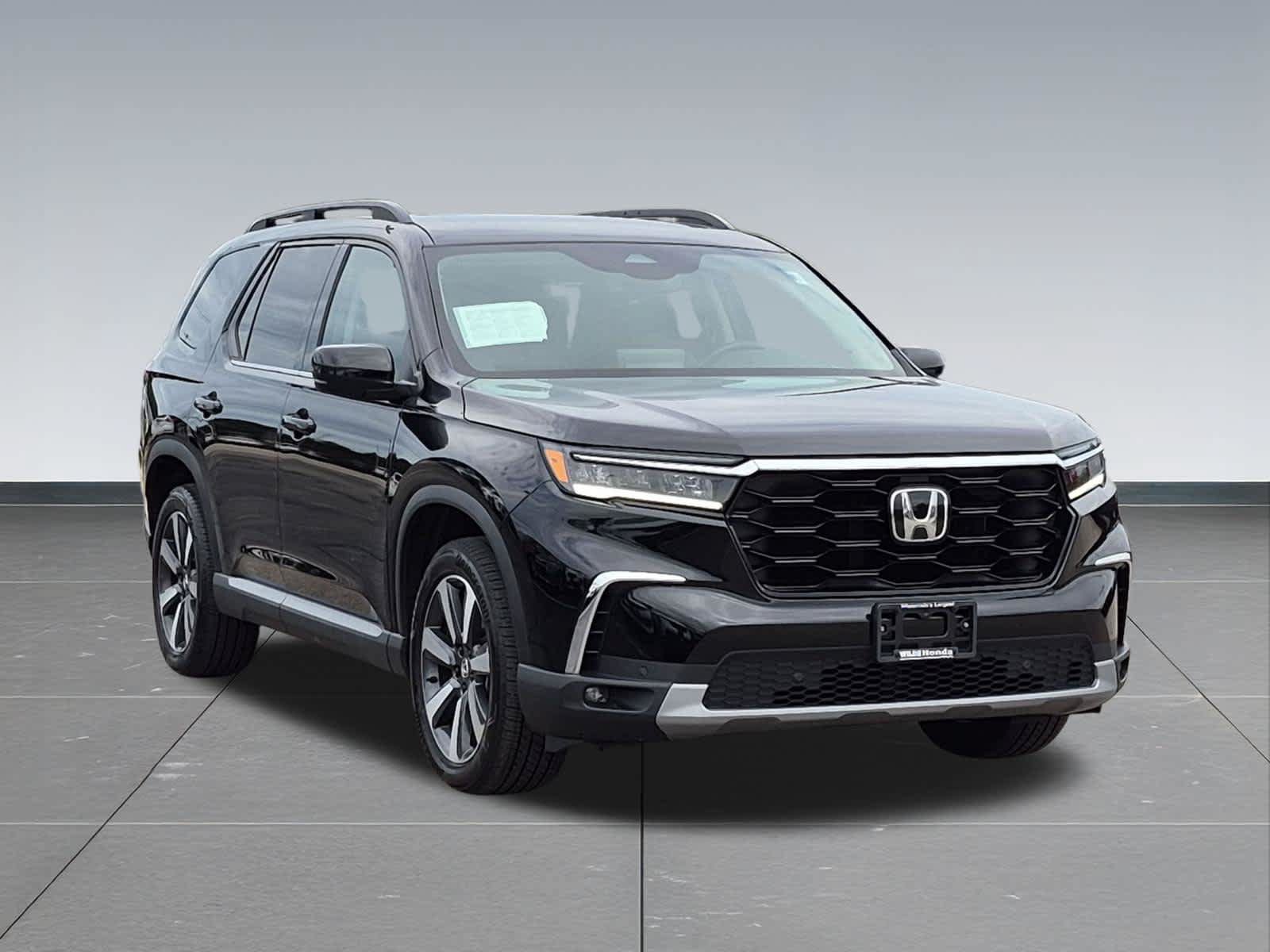Certified 2025 Honda Pilot Touring image 8