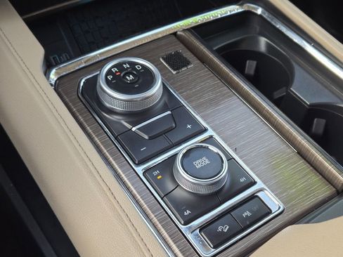 Used 2024 Ford Expedition Limited image 33