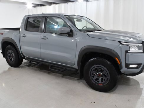 Used 2025 Nissan Frontier PRO-4X w/ Black Accent Package image 5