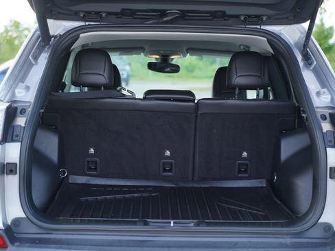 Used 2019 Jeep Cherokee Limited FWD image 17