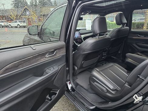 Used 2024 Jeep Grand Cherokee L Limited w/ Luxury Tech Group II image 16