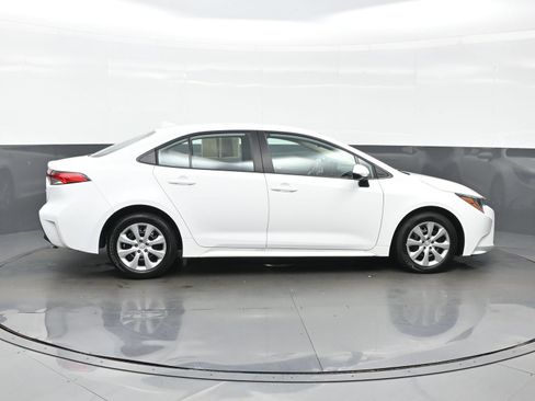 Used 2025 Toyota Corolla LE FWD image 7