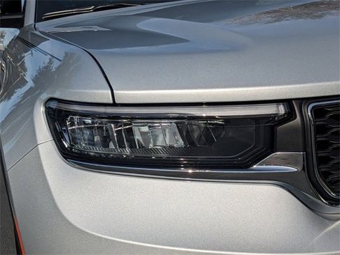 New 2025 Jeep Grand Cherokee L Laredo image 11