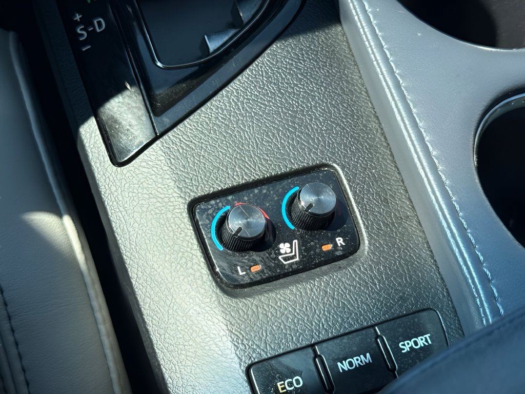 Used 2014 Toyota Avalon Limited FWD image 15