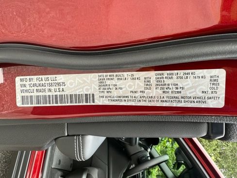 New 2025 Jeep Grand Cherokee L Laredo image 36