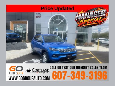 Used 2022 Jeep Compass Latitude w/ Convenience Group AWD/4WD image 1