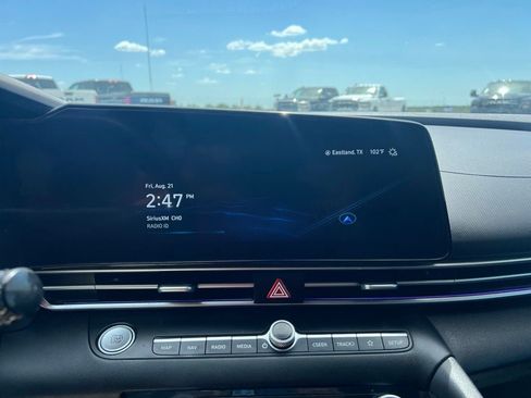 Used 2024 Hyundai Elantra SEL FWD image 11