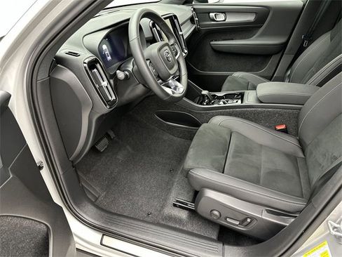 Certified 2025 Volvo XC40 B5 Plus image 11