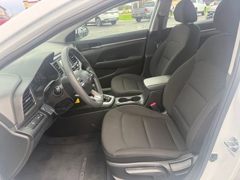 Used 2020 Hyundai Elantra SE w/ Cargo Package (C1) FWD image 25