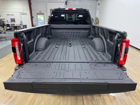 Used 2023 Ford F350 4x4 Crew Cab XLT DRW w/ 360-Degree Camera Package image 8