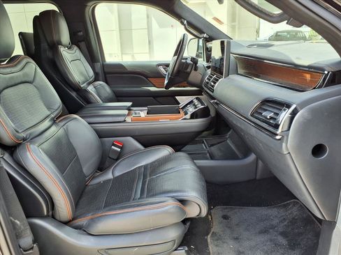 Used 2023 Lincoln Navigator L Black Label image 9