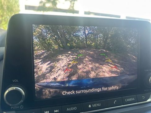 Used 2024 Nissan Rogue SV image 27