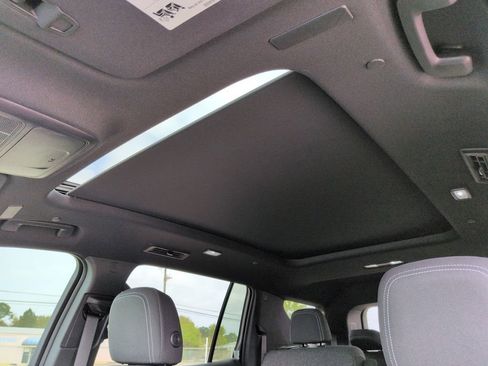 New 2026 Chevrolet Traverse LT w/ Sun and Wheel Package FWD image 17