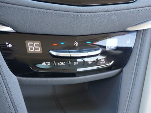 Used 2020 Cadillac XT5 Premium Luxury image 18