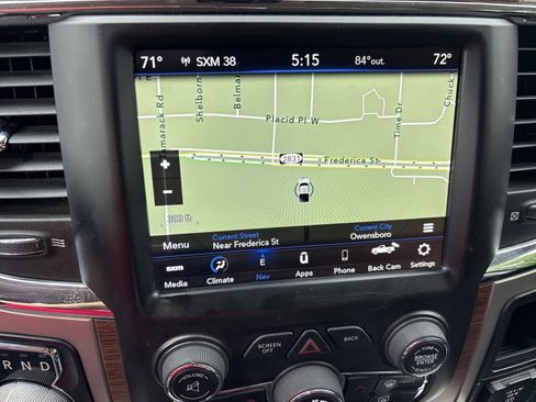Used 2018 RAM 1500 Laramie w/ Convenience Group AWD/4WD image 32