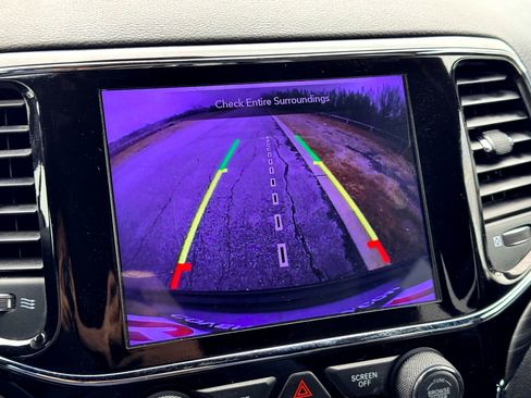 Used 2020 Jeep Grand Cherokee Altitude image 27