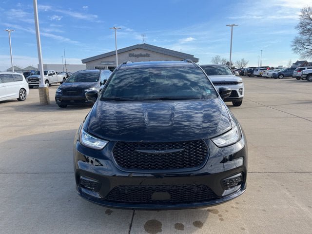 New 2026 Chrysler Pacifica Select w/ S Appearance Package FWD image 2