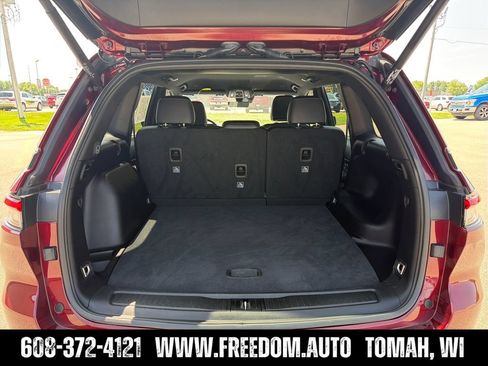 Used 2025 Jeep Grand Cherokee Altitude AWD/4WD image 21
