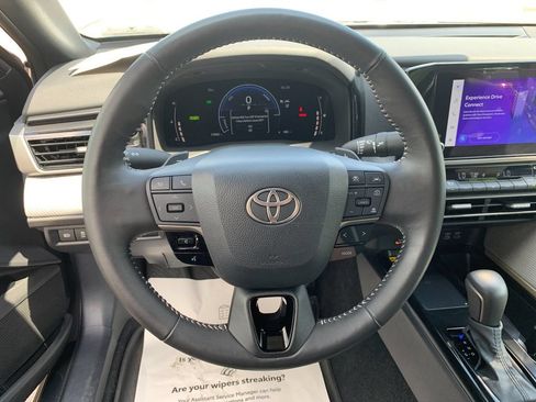 Used 2025 Toyota Camry SE w/ Convenience Package AWD/4WD image 25