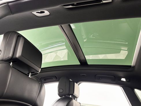 New 2026 Porsche Macan image 19