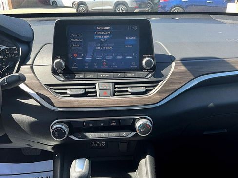 Used 2025 Nissan Altima 2.5 SV image 15