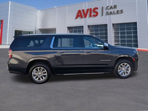 Used 2023 Chevrolet Suburban Premier image 5