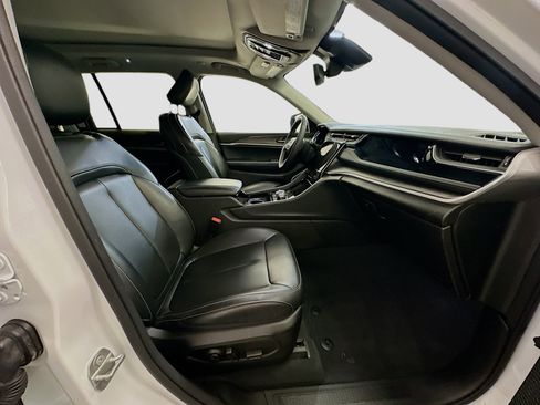 Used 2023 Jeep Grand Cherokee 4WD 4xe image 34