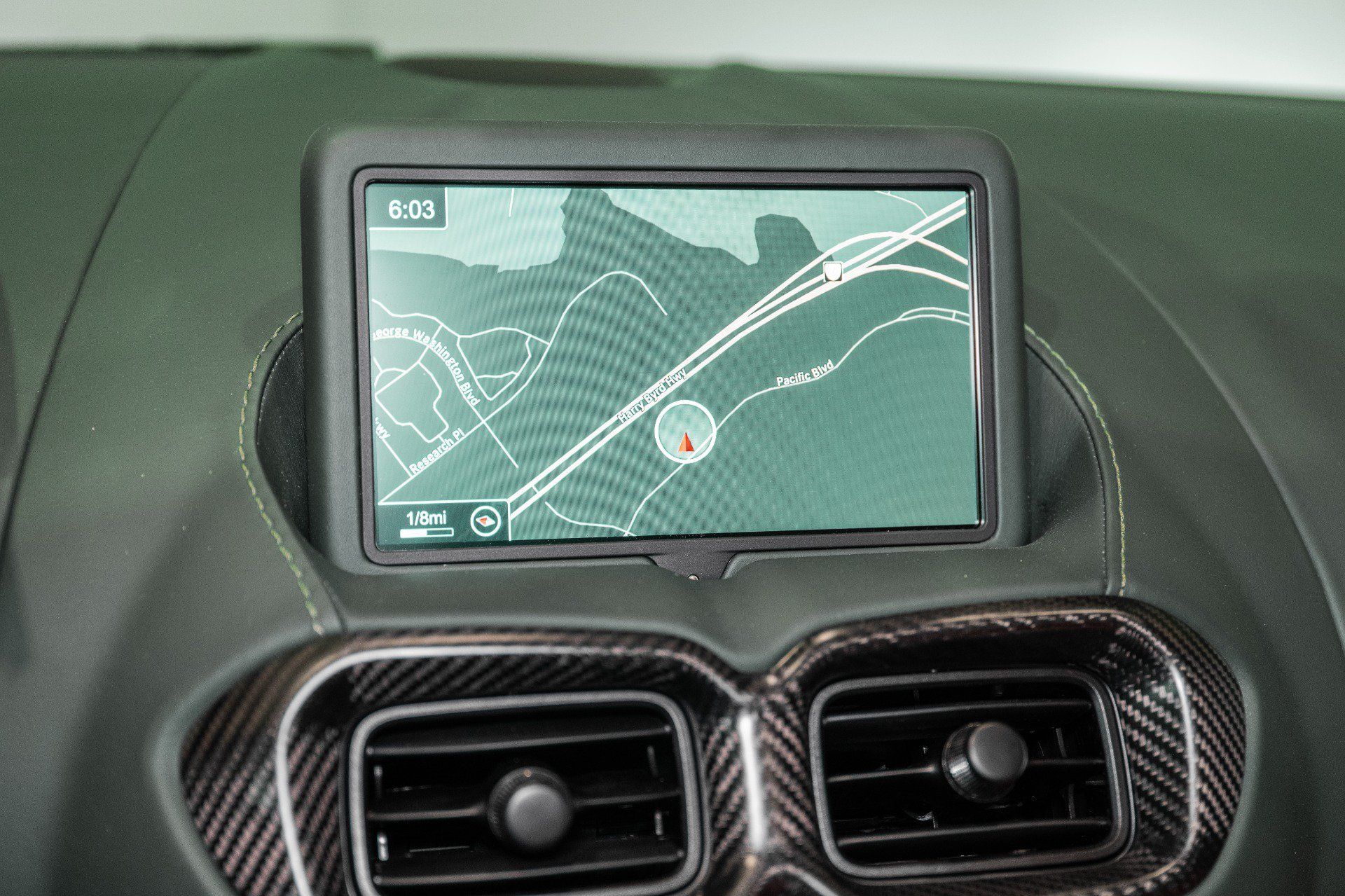 Used 2023 Aston Martin V12 Vantage Roadster RWD image 11