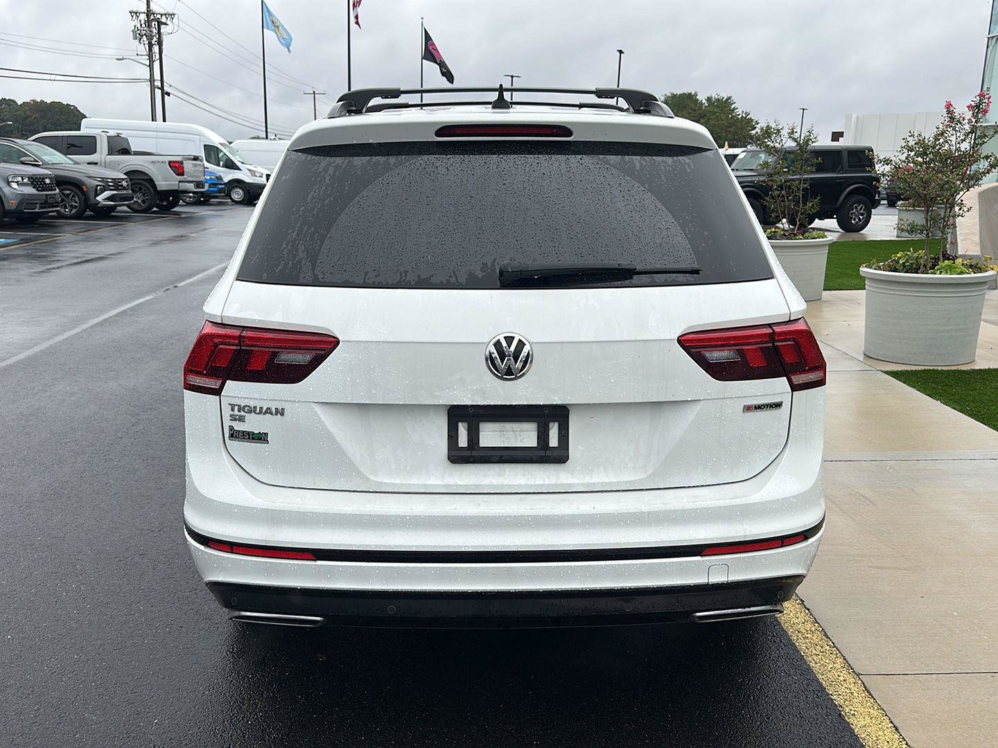 Used 2021 Volkswagen Tiguan SE R-Line AWD/4WD image 6
