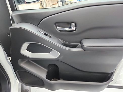 Used 2025 Nissan Frontier SV w/ SV Convenience Package image 40