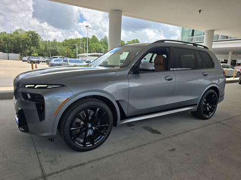 Used 2027 BMW X7 xDrive40i w/ M Sport Package AWD/4WD image 8