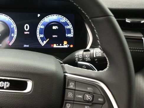 New 2025 Jeep Grand Cherokee L Altitude image 23