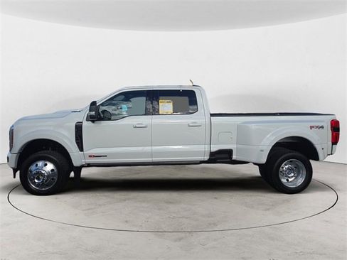 Certified 2025 Ford F450 Platinum w/ FX4 Off-Road Package image 2