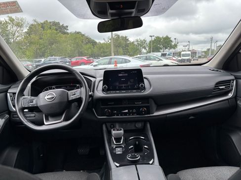 Used 2025 Nissan Rogue SV AWD/4WD image 35