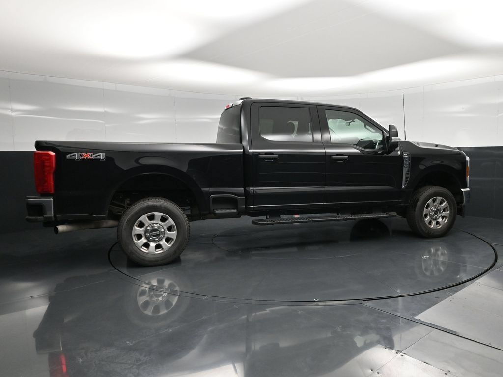 Used 2024 Ford F350 XLT AWD/4WD image 2