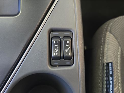 Used 2025 Subaru Crosstrek 2.0i Premium image 23