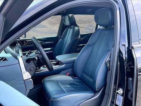 Certified 2025 Cadillac Escalade IQ Luxury 2 w/ LPO, Premium Carpet Package AWD/4WD image 21