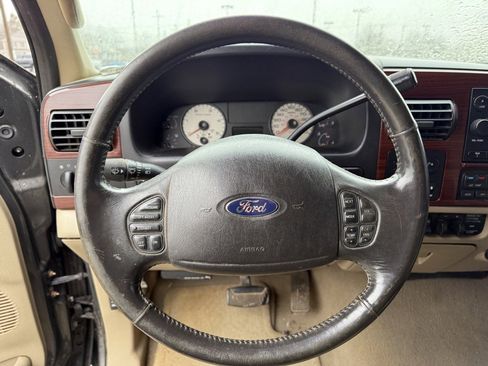 Used 2006 Ford F250 Lariat image 16