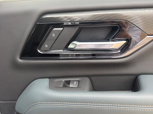 Used 2025 GMC Yukon XL AT4 w/ AT4 Premium Plus Package image 45