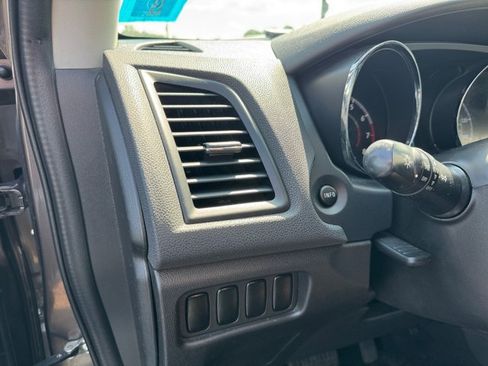 Used 2018 Mitsubishi Outlander Sport ES AWD/4WD image 32