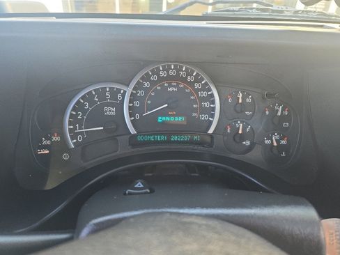 Used 2005 HUMMER H2 SUT w/ Preferred Equipment Group image 30