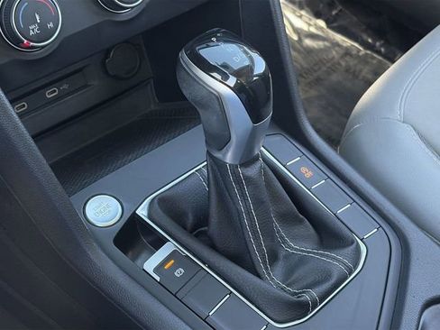 Used 2022 Volkswagen Taos SE w/ Panoramic Sunroof Package image 29